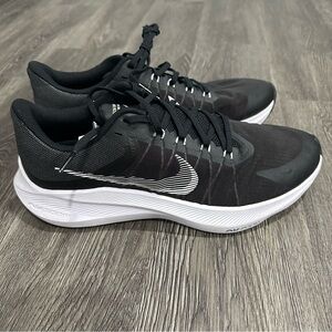 Nike Men's Black/White Running Shoes - Zoom Air Cushioning